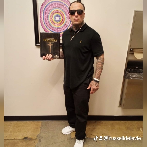 Meet your Posher, Russell - Picture 5 of 12